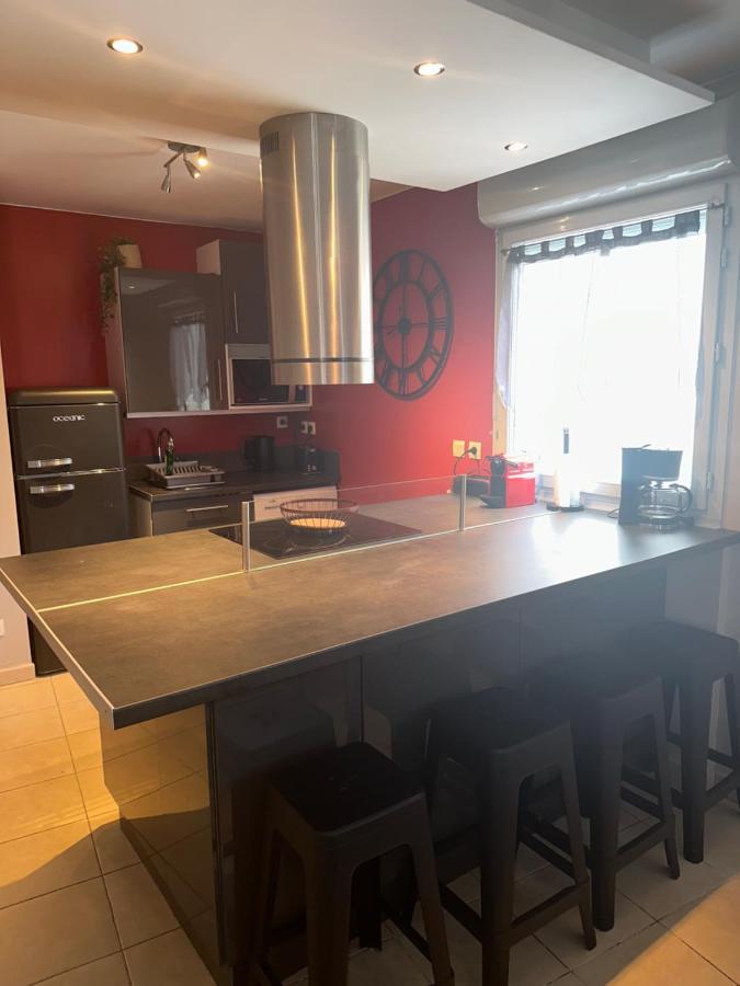 Apartment Superbe Equipe Avec Parking. *